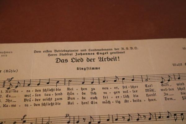 zwei Liedtexte gewidmet dem NSBO Betriebsleiter - Lied der Arbeit und Betriebspioniere